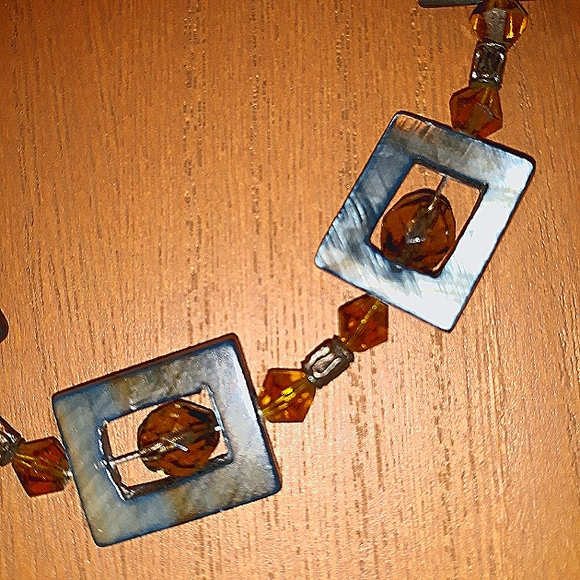 Genuine MoP Hand crafted necklace and earrings set - Picture 10 of 15